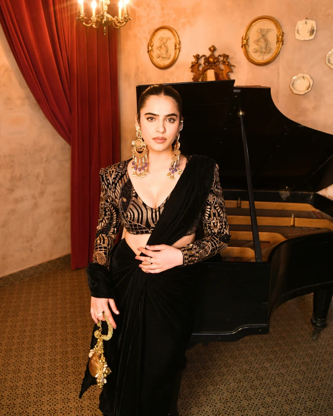 Black Velvet Saree - Image 4