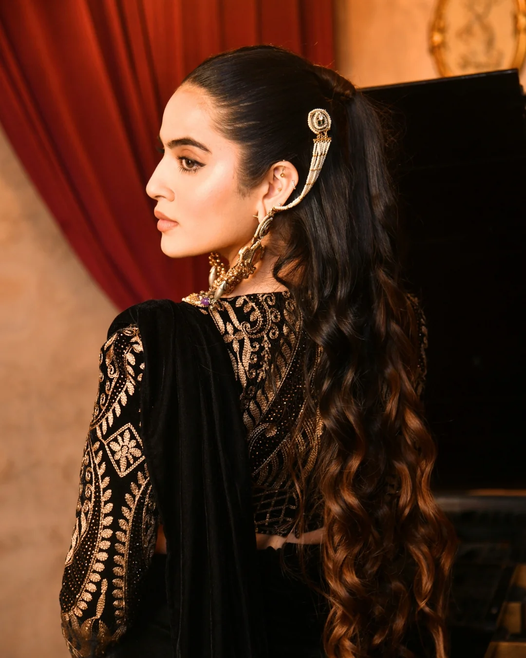 Black Velvet Saree - Image 5