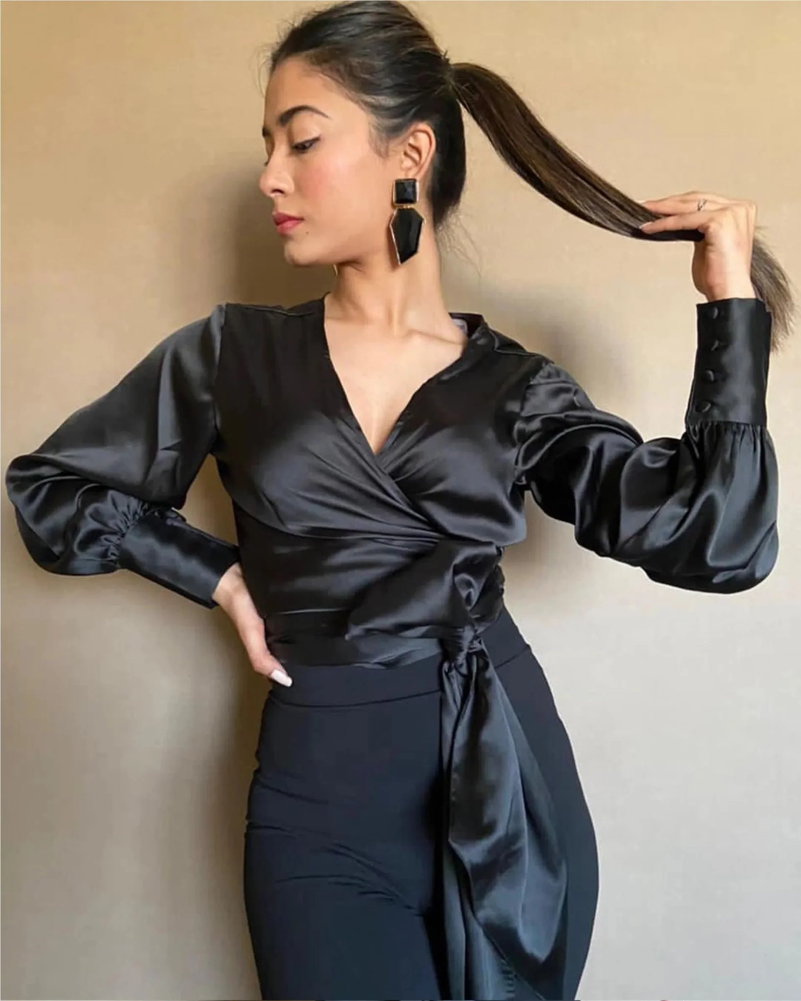 BLACK GRACIA WRAP TOP (MULTIWAY) - Image 2