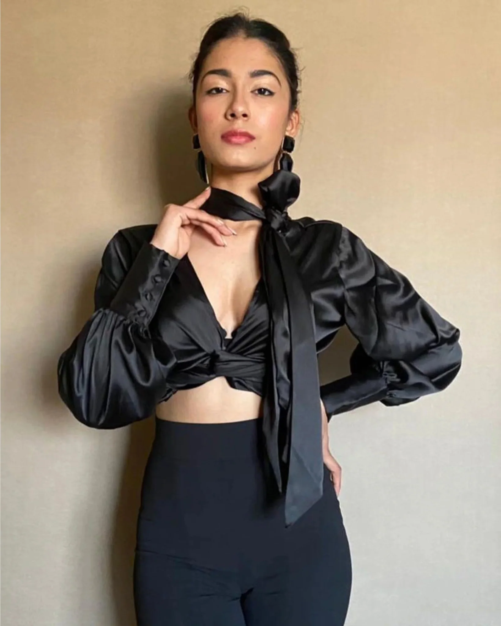 BLACK GRACIA WRAP TOP (MULTIWAY) - Image 4