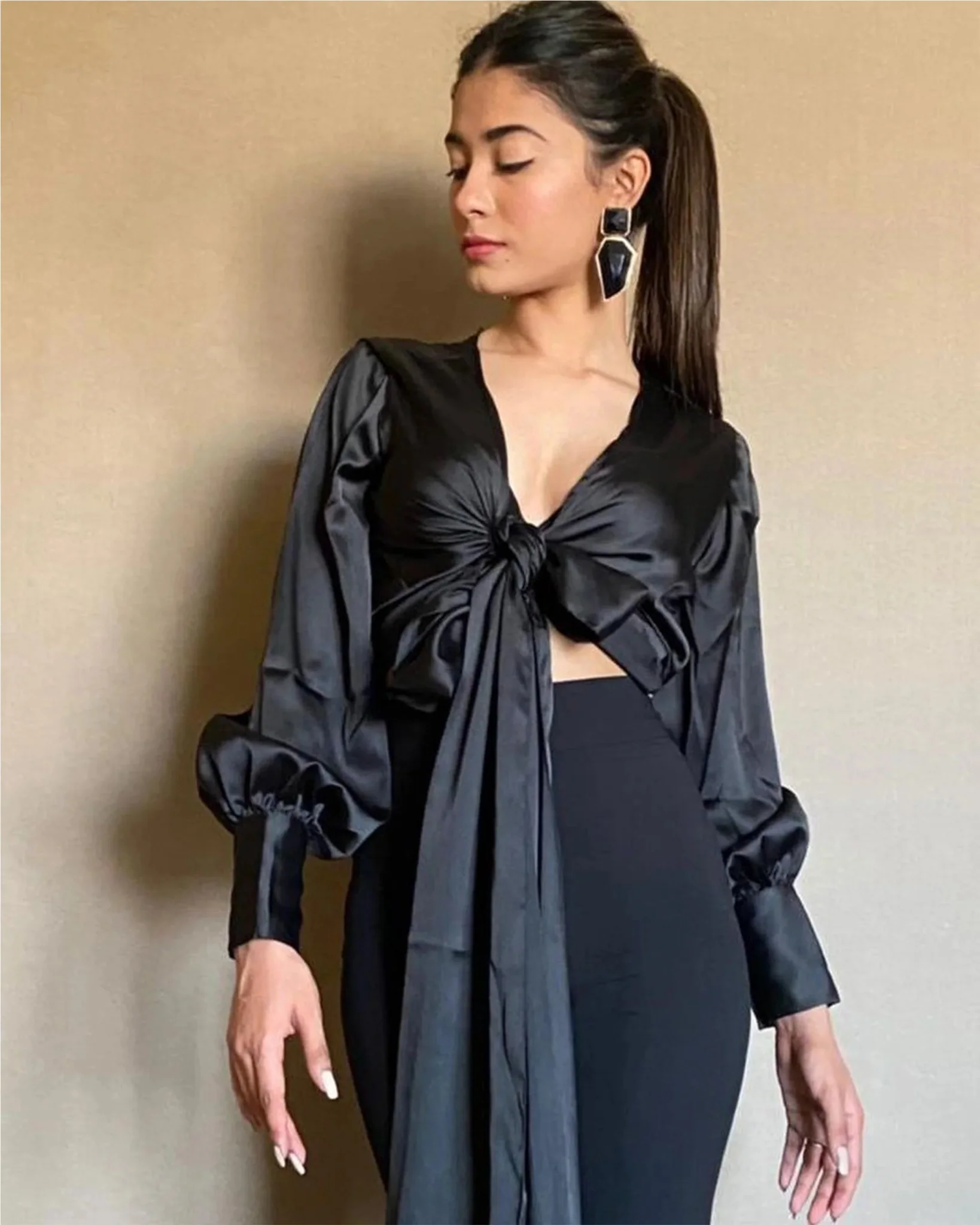 BLACK GRACIA WRAP TOP (MULTIWAY) - Image 5