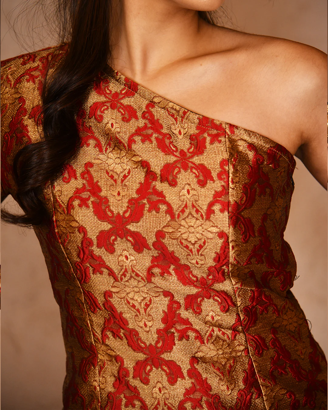 Red brocade asymmetrical set - Image 6