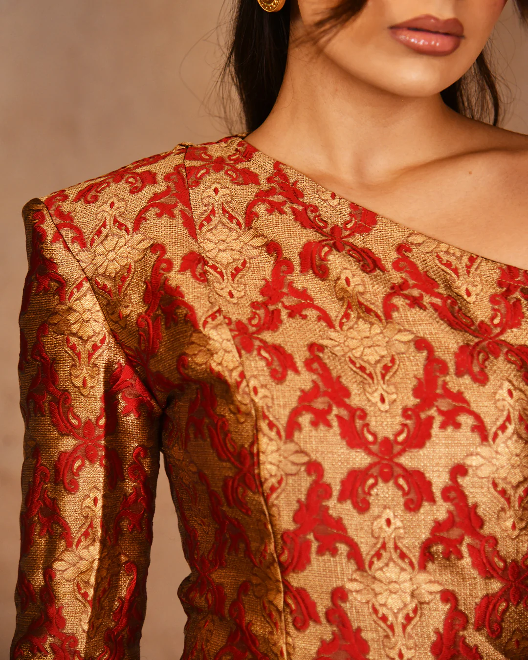 Red brocade asymmetrical set - Image 9